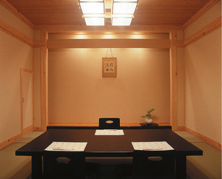 Sushi Washoku Shikama - 二階　ひのきの間  総檜のお部屋　六名様