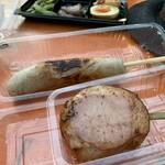 高源精麦 - 白金豚ロース串とソーセージ
