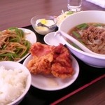 青椒肉絲定食：880円