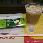 McDonald's - アイスカフェラテSサイズとホットアップルパイです。