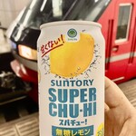 ファミリーマート - ドリンク写真:サントリーの缶チューハイだと思って手にしたのだが、ファミマル印が付いていた。
