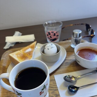 カフェ猫の散歩道_0