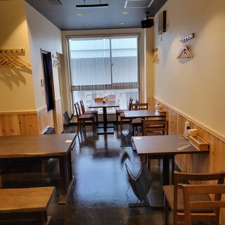 お子様連れも歓迎◎ゆったりと寛げる落ち着いた店内