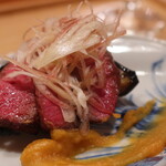 西麻布 うに成 - 岩手牛の炭火焼きと丸茄子の田楽