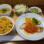 キッチン ブルー グローブ - 鱈ポワレ　ラビゴットソース　チキンパエリア添え