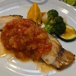 キッチン ブルー グローブ - 反対側から、大きめな鱈ポワレ