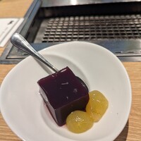 横浜焼肉kintan - ランチについてくるデザート、ぶどうのゼリー