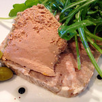 レストランユニック - ランチ Memu B(2500円) 豚肉のテリーヌ 鶏レバームース添え