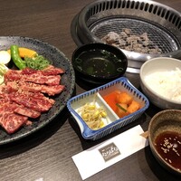 焼肉・しゃぶしゃぶ たちばな ヒルトンプラザイースト店 - 