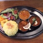 ハジカミ - 「バターチキンカレー」「ナスとモッツァレラのトマトカレー」 「レモンチキンカレー」の3種盛り