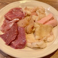 炭火焼肉ホルモン うしごろ 中目黒店 - 