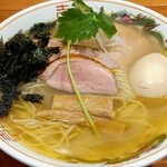 麺屋 真心 - 三つ葉の彩がいい