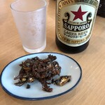 讃岐うどん 本格手打 てつ家 - 瓶ビール(いりこの佃煮付き)