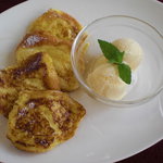 ぱん工房春いろ＆ＨＡＲＵカフェ - 料理写真:メイプルフレンチトースト♪黒蜜味もありますょ