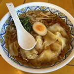 揚州商人 - 醤油ワンタン麺