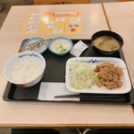 松屋 - 料理写真:得朝牛皿定食 390円