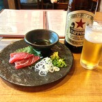 麺酒場 さかのうえ - サービスでいただいた天然本マグロの刺身は薬味が真面目