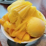 酒茶房如意 - マンゴーマンゴーかき氷ソルベのせ