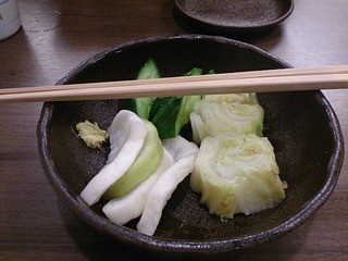 Yamamotoyahonten - 味噌煮込みを注文すると先にでてくるお漬物