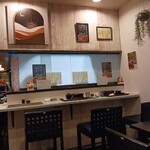 鰻の成瀬 - 店内はL字カウンター中心の座席