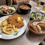 Hänneschen und die Pfeffermühle - 料理写真:最高にご機嫌な食卓
