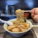 らぁめん 涼虎 - 涼虎らぁめん醤油＋味玉