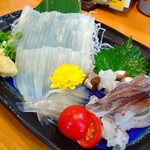 ととや烏賊煎 - 活イカ（時価、この日は1980円）（水温が高くて烏賊が弱るそうです、店内生け簀は水温12度設定）