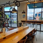 LIKO CAFE - 店内はコンセントあり、無料Wi-Fi完備。