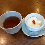 釜めし菜時記 さき亭 - コースのデザート杏仁豆腐と冷たいほうじ茶