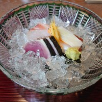 日本料理 子孫 - お刺身(人*´∀｀)この鰹のたたきが,藁で焼いて下さっていたので香りが よぉございました☆