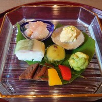 日本料理 子孫 - 鯖寿司に,枝豆唐揚げetc パプリカの味付けが,新鮮で良かったです( *´艸｀)