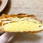 パンやきどころ RIKI - クロワッサンアーモンド断面