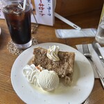 カフェ・ド・ラーク - シフォンケーキセット JPY 990