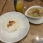 マッサマン タイキッチン - 鶏肉と茄子のグリーンカレー