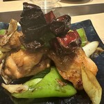 名古屋コーチンと万願寺唐辛子の朝天辣椒炒め