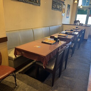 2駅利用可！観光客で賑わう空間は、ご家族利用やご宴会に最適