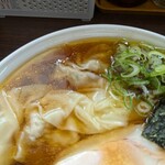 自家製麺 らぁ麺はち - チュルチュル系ワンタン