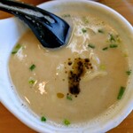 俺のラーメン あっぱれ屋 - 途中から『コショウオイル』を投入し味変で～!!( ^o^)ﾉ