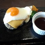 Otonanohambagu - 大人のハンバーグランチセット（150ｇ：1,200円）練り込まれた香草の風味が食欲を刺激します