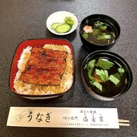 満寿家 - うなぎランチ 1,850円を注文。
                      吸い物、お新香付き。肝吸い 250円を追加