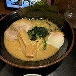 うどん 麦わら - 料理写真:醤油豚骨ラーメン