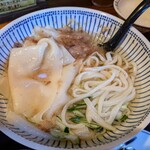久良一 - 川幅うどんと通常のうどんの合盛りになってます