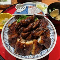 炭焼 うな富士 有楽町店 - 肝いっぱいのってる！！