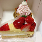 お菓子の菓苗 - 別角度から、苺タルトのクリームモチモチ感に惹かれました