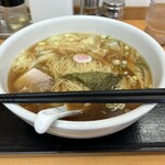 らーめんどんぐり - ワンタンめん（中）、950円。