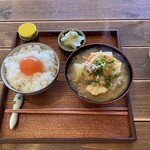 ミハラ キッチン - ７時から１０時のモーニング。美味しい卵の卵かけごはんセット。みそ汁を豚汁に変更。６５０円