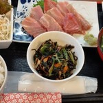 ダイニングキッチン えん - 中トロ。見るからに美味そう