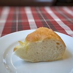 パッパーレ - ◆自家製フォッカチャは温めて出され、モチモチ食感。