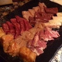 うしごろ 貫 恵比寿本店 - 特選ホルモン盛り4人前です！