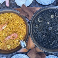 ミゲル フアニ 新宿タカシマヤ タイムズスクエア店 - 魚介のパエリアとイカ墨のパエリア